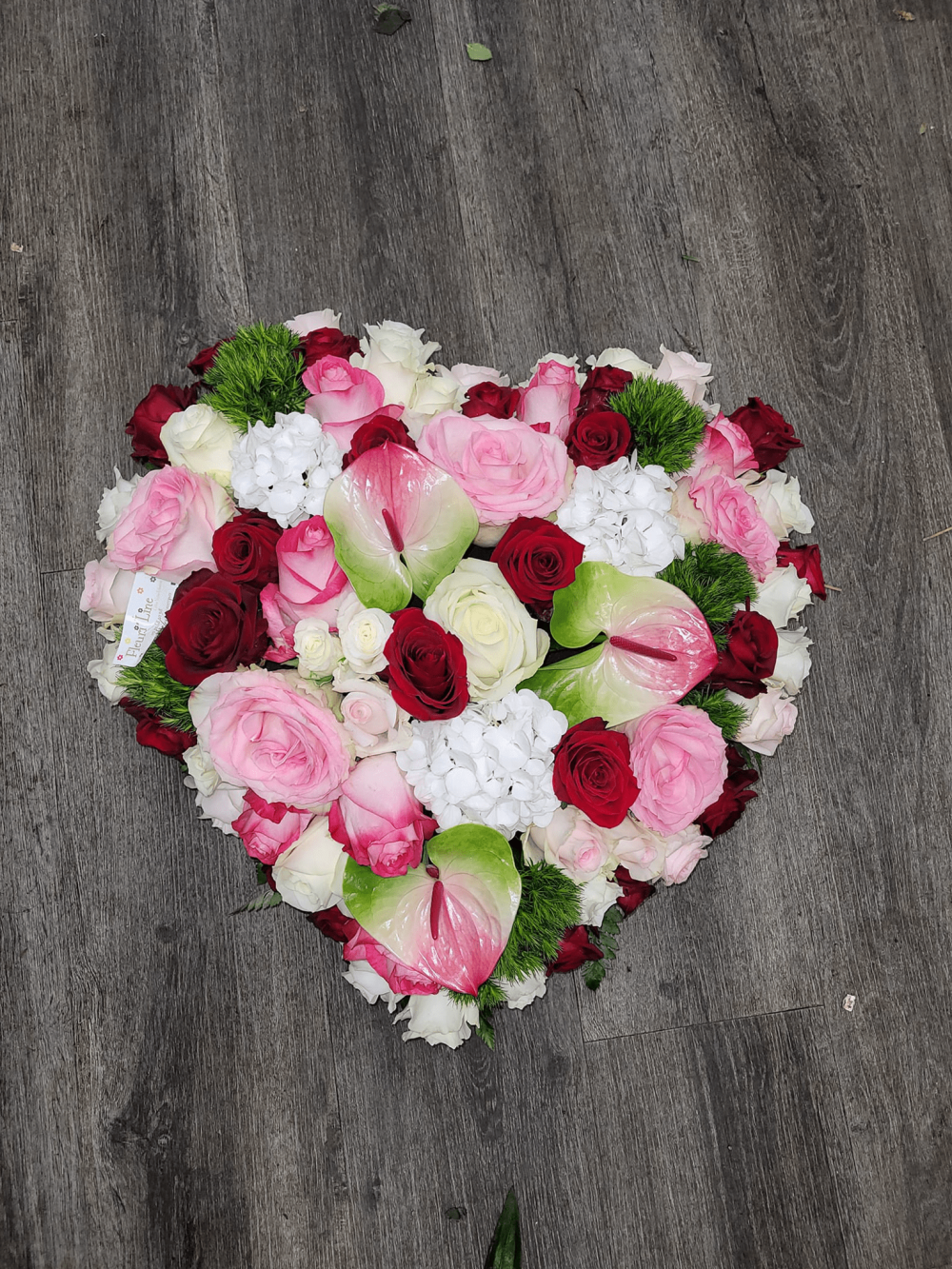 Bouquet de roses rouges, roses et blanches