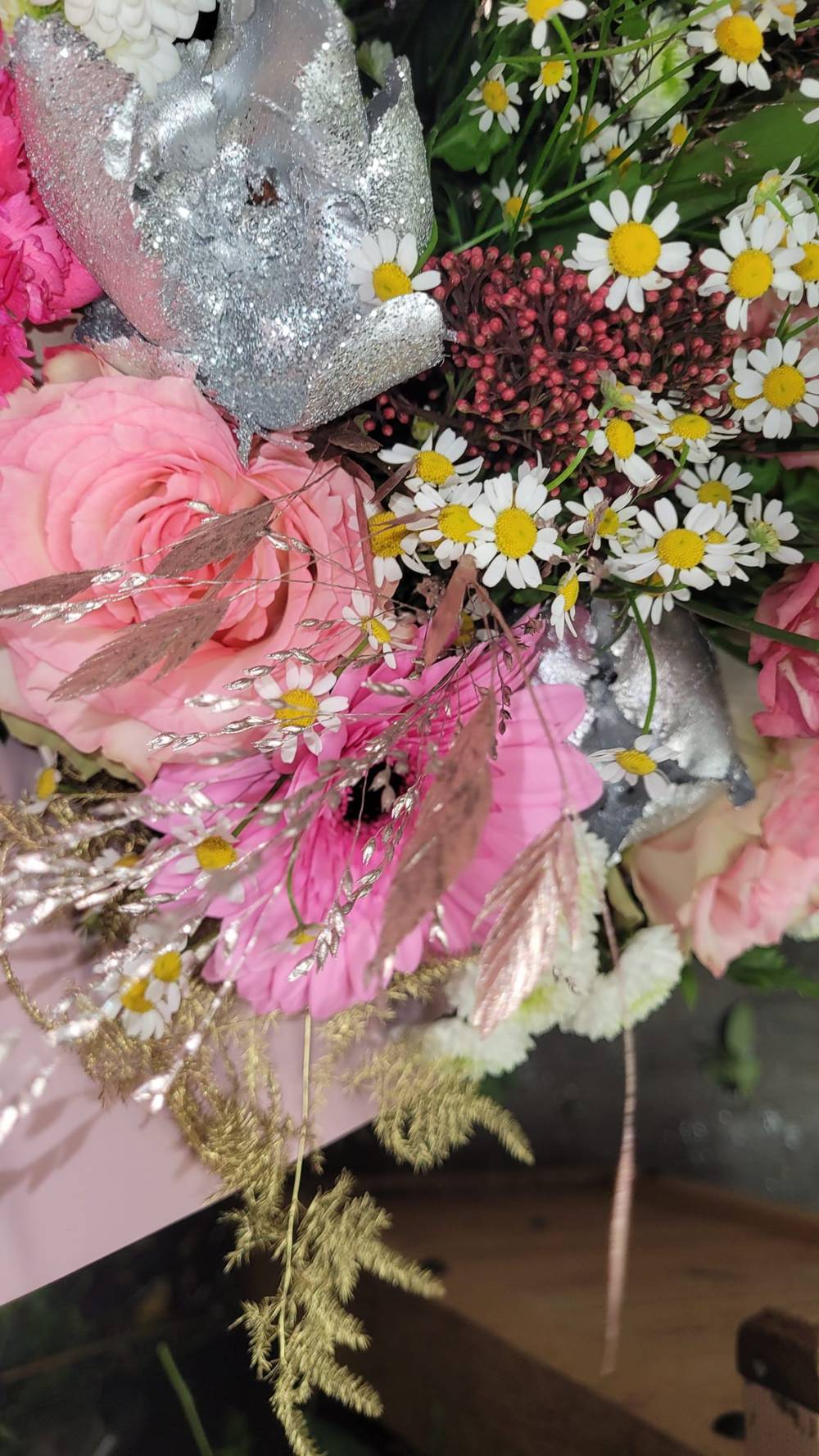 Bouquet de fleurs roses et blanches