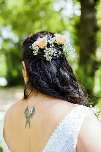 Bijou de cheveux en fleurs oranges et blanches