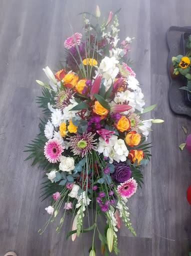Grosse composition florale violette et blanche