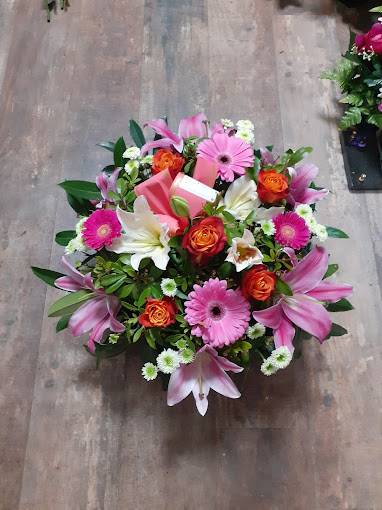 Bouquet de fleurs roses fushia et blanches